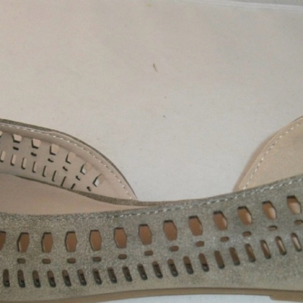 ❤️2/$15or3/$21❤️Nicole Slade Faux Suede /Green Taupe Open Toe Flats, Size 8.5W - Picture 4 of 12